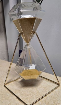 Glass diamond shaped hour glass