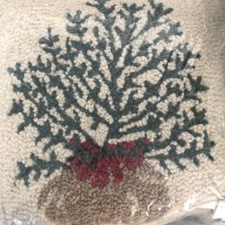 Chandler 4 Corners Hand Hooked Wool Pillow 