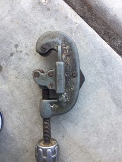 PIPE CUTTER