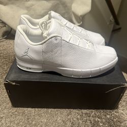 Air Jordan TE 2 Low sneakers in a white and pure platinum