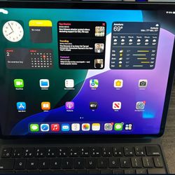 iPad Pro 12.9" 4th Gen 256GB with Keyboard - Like New!