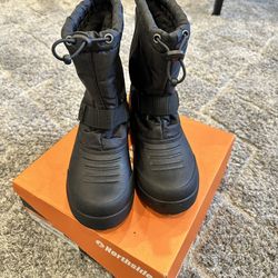 Northside Boys Snow boots Size 4