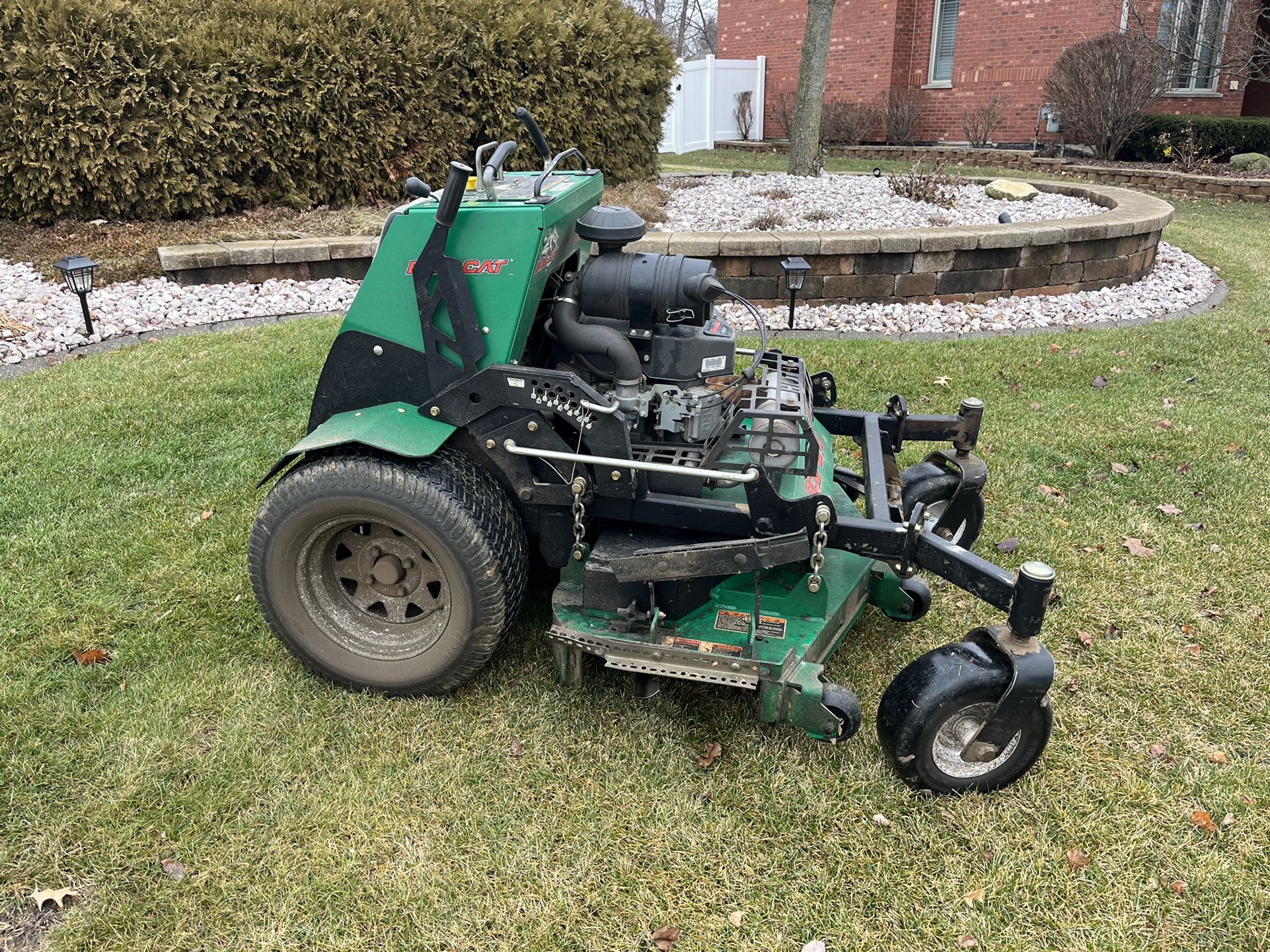 2016 BOBCAT QUICKCAT 48” Stand-on/Zero-Turn Mowe