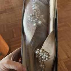 Lulus Flora Beige Suede Pearl Embroidered Size 6.5/7 Pointed-toe Flats 