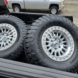 17" KMC w/ 35" Ridgecrawler RT tores 17x8.5 -10mm offset