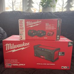 Milwaukee With Double Battery Pack Radio