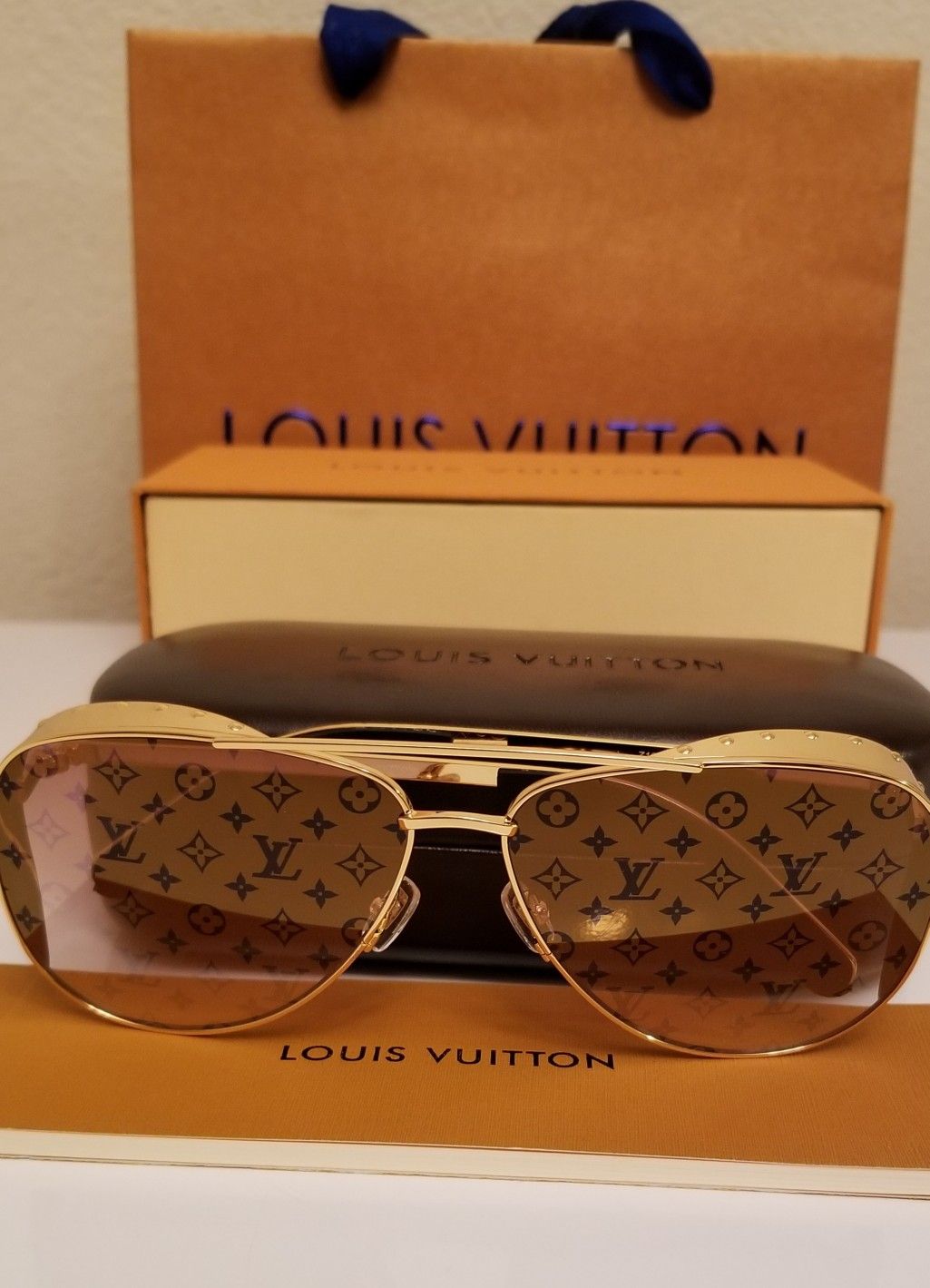 100% Authentic Louis Vuitton Las Vegas Parano Z1054E Gold Studded Monogram Lens Sunglasses