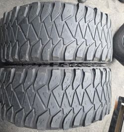 315 70 17 Mickey Thompson Set of 2 Used Like New Condition
