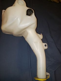 2016 Dodge Charger RT water reservoir