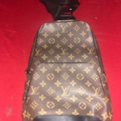 Louis Vuitton Men’s crossbody Bag.