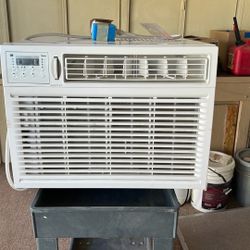 Midea 18 K Ac Unit $325