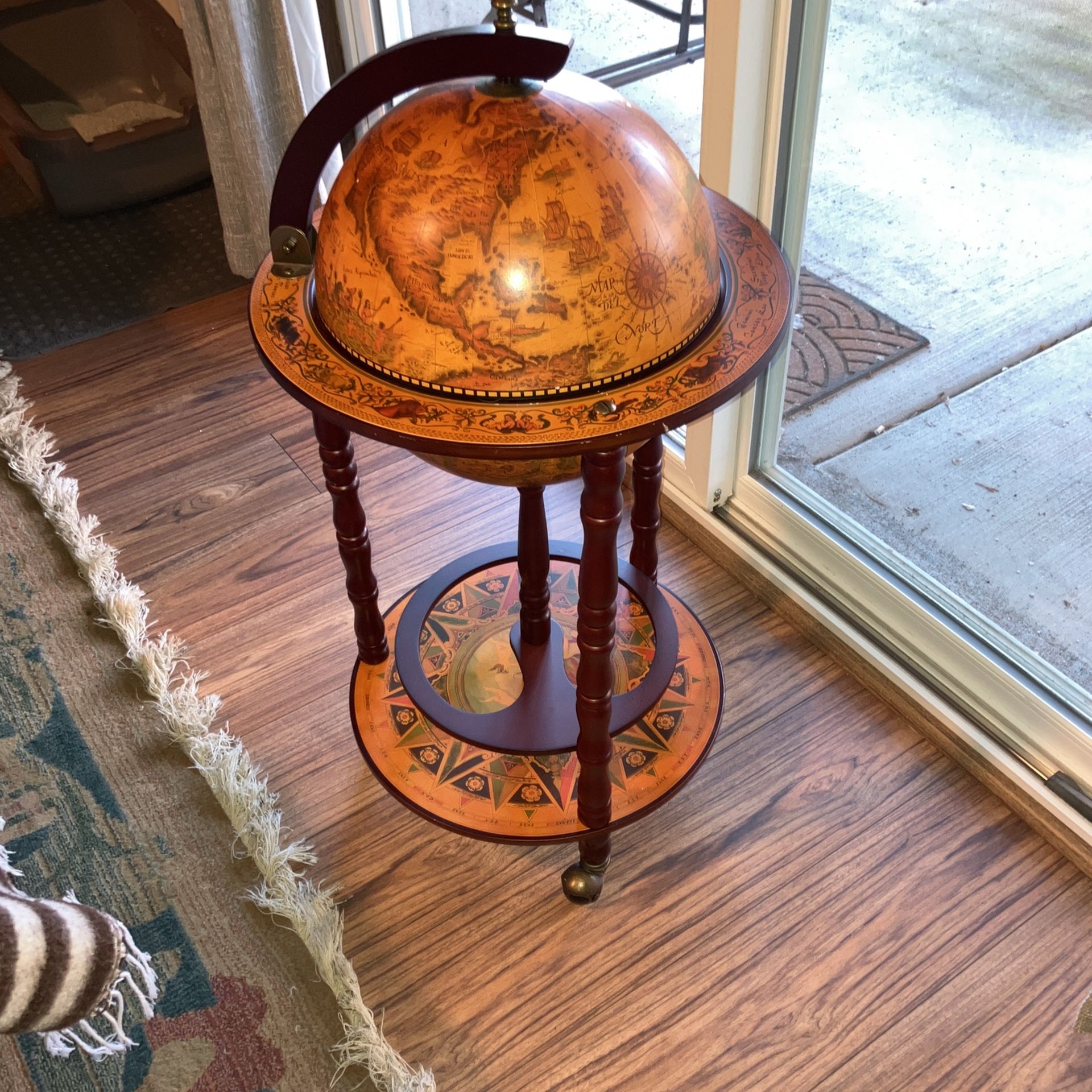 Bar Globe