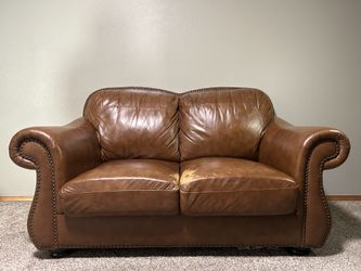 Abbyson Love Seat - Pure Leather - MUST GO