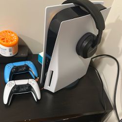 Play Station 5 With 2 Controller And BO6