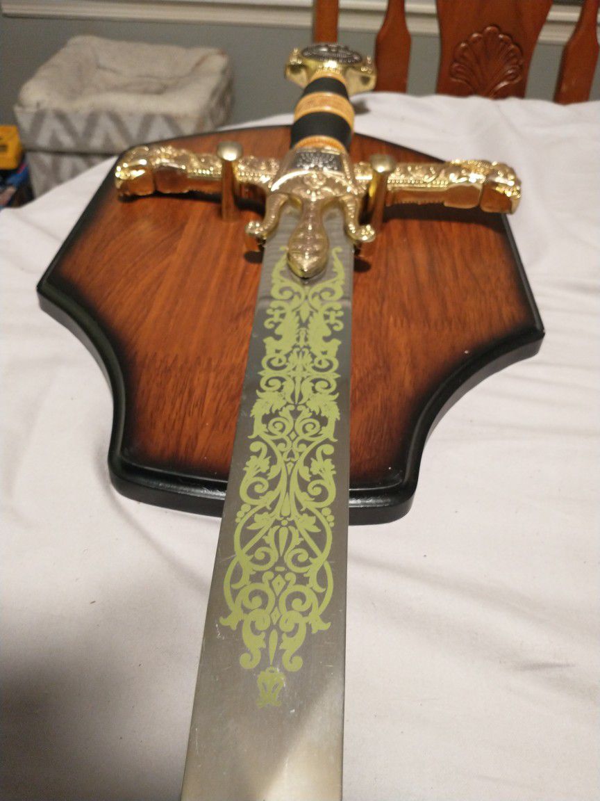 King solomon 48in long sword with plaque