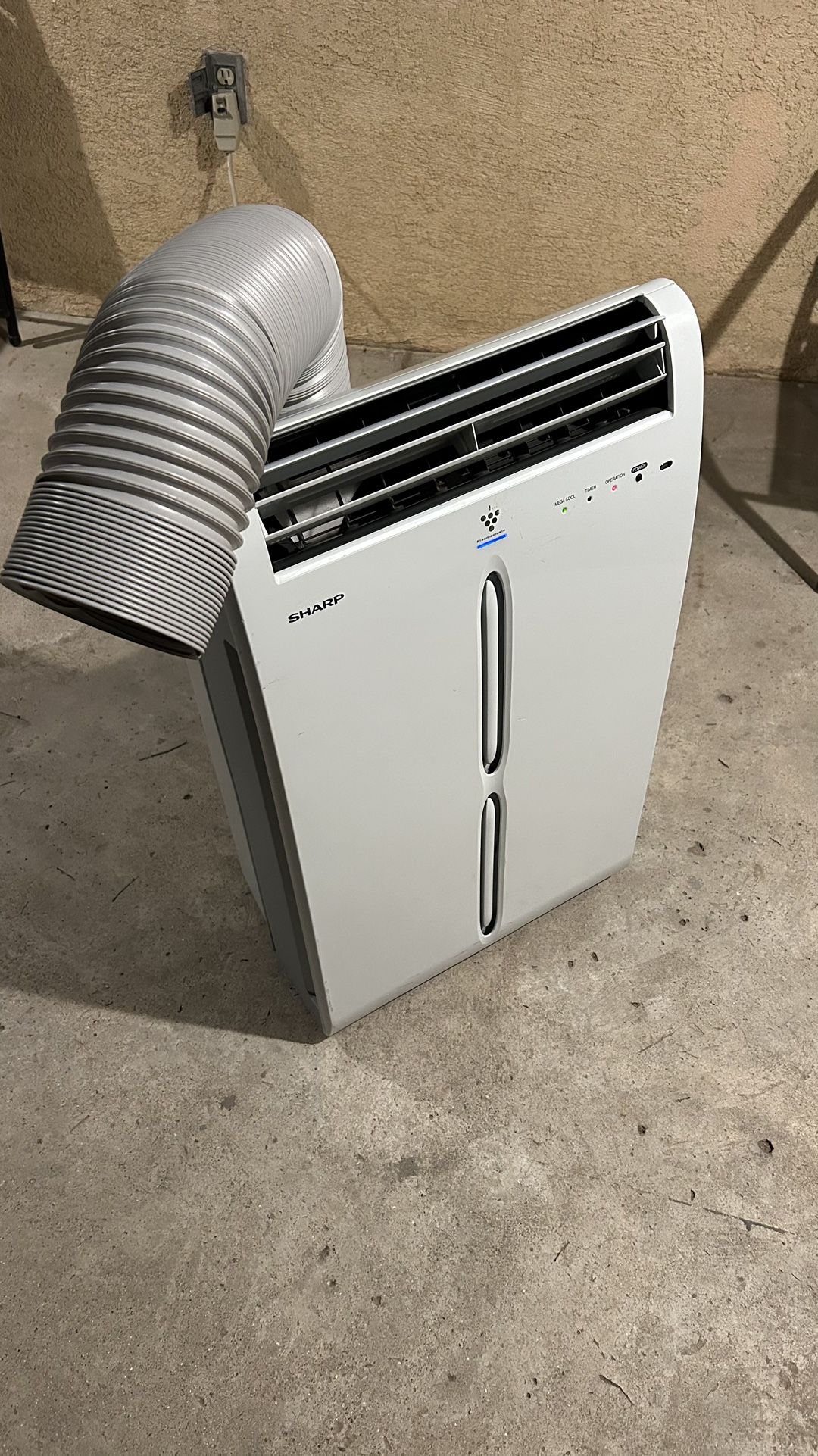 Sharp 10.000 Btu Air Conditioner In Excellent Working Condition Comes With Remote Control 