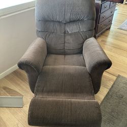 LA-Z-BOY Signature Series Recliner – Plush Comfort with Classic Charm