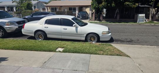 Lincoln town car 03