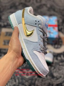 Sean Cliver x NK SB Dunk Low Holiday Special  2