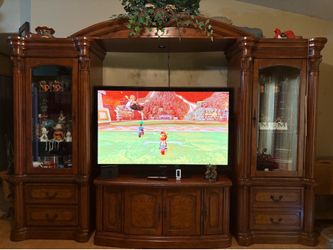 Entertainment center