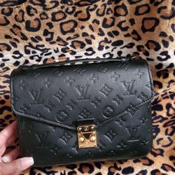 Louis Vuitton Crossbody Bag