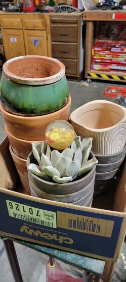 Garden Pots And Decor
