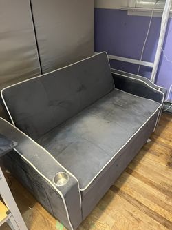 Love Seat Pull Out Couch/usb/2pillows. Medium Size