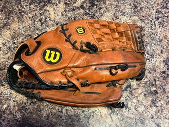 Wilson right-hand thrower adult softball mitt