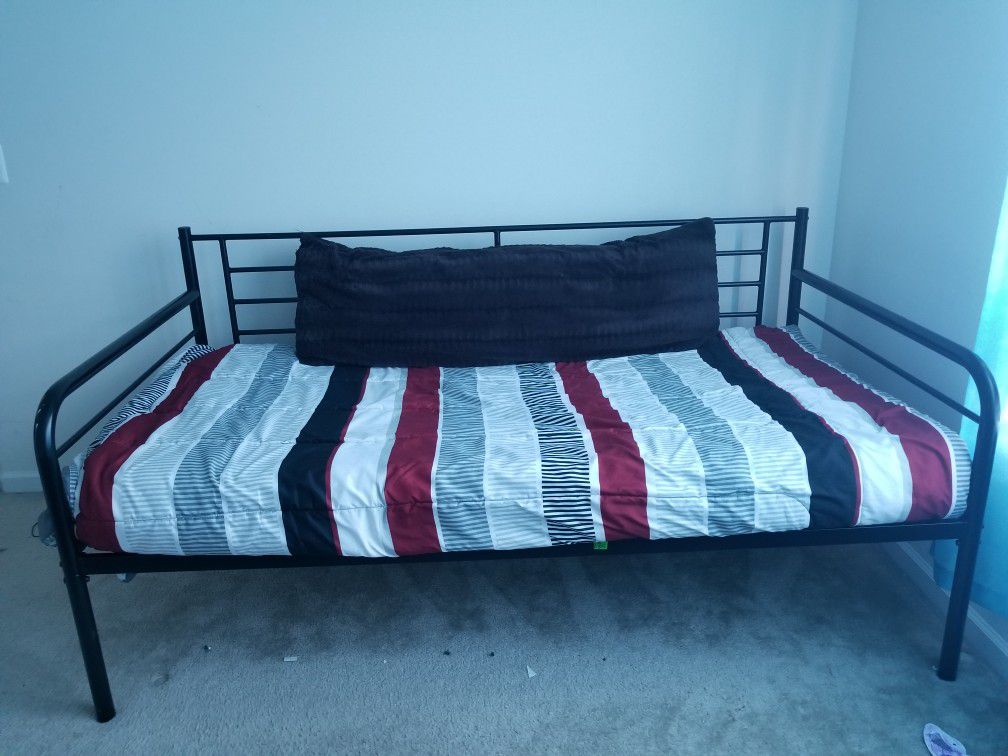 Daybed - twin size for sale