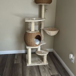 Cat Tree - Like New! 
