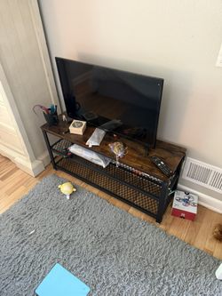 Tv 36” And Shelf 