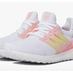 NEW WOMENS ADIDAS ULTRA BOOST