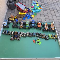 Monster Jam n Hotwheels trucks +