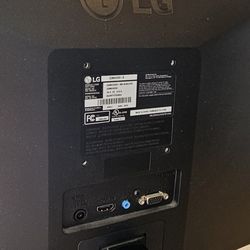 4 Monitors, Keyboard And Laptop Bag