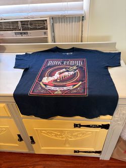 Pink Floyd Black Graphic 'Wish You Were Here' Short Sleeve Tee