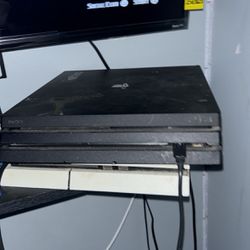PS4 Pro (slightly Negotiable FIRST COME FIRST SERVE)