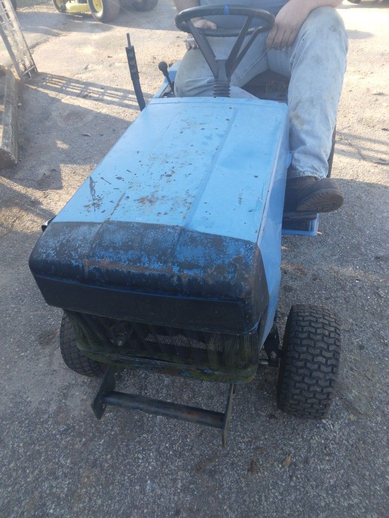 Old Ford Lawn Tractor Runs Good No Deck