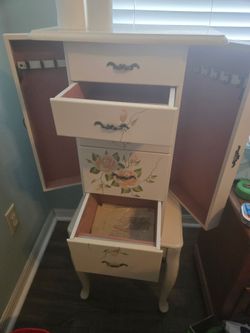 Jewelry stand