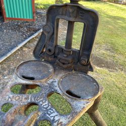 Vintage Reed & Nye Pipe Threading Kit with Tripod Vise Stand