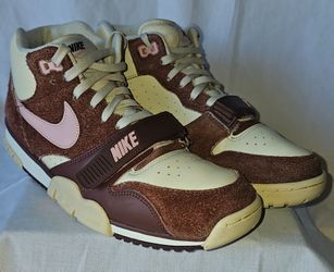 Men’s Size 11 US - Nike Air Trainer 1 Valentine's Day DM0522 201
Great condition 
No box
Super clean inside and out 
Odor free carefully inspected 
No