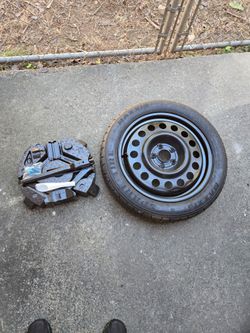 Spare tire and jack set