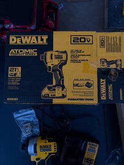 Excellent DEWALT ATOMIC 20V MAX brushless 1/4-inch impact driver kit. This set includes one DCF809 impact driver, one 20V MAX 2Ah lithium-ion battery,