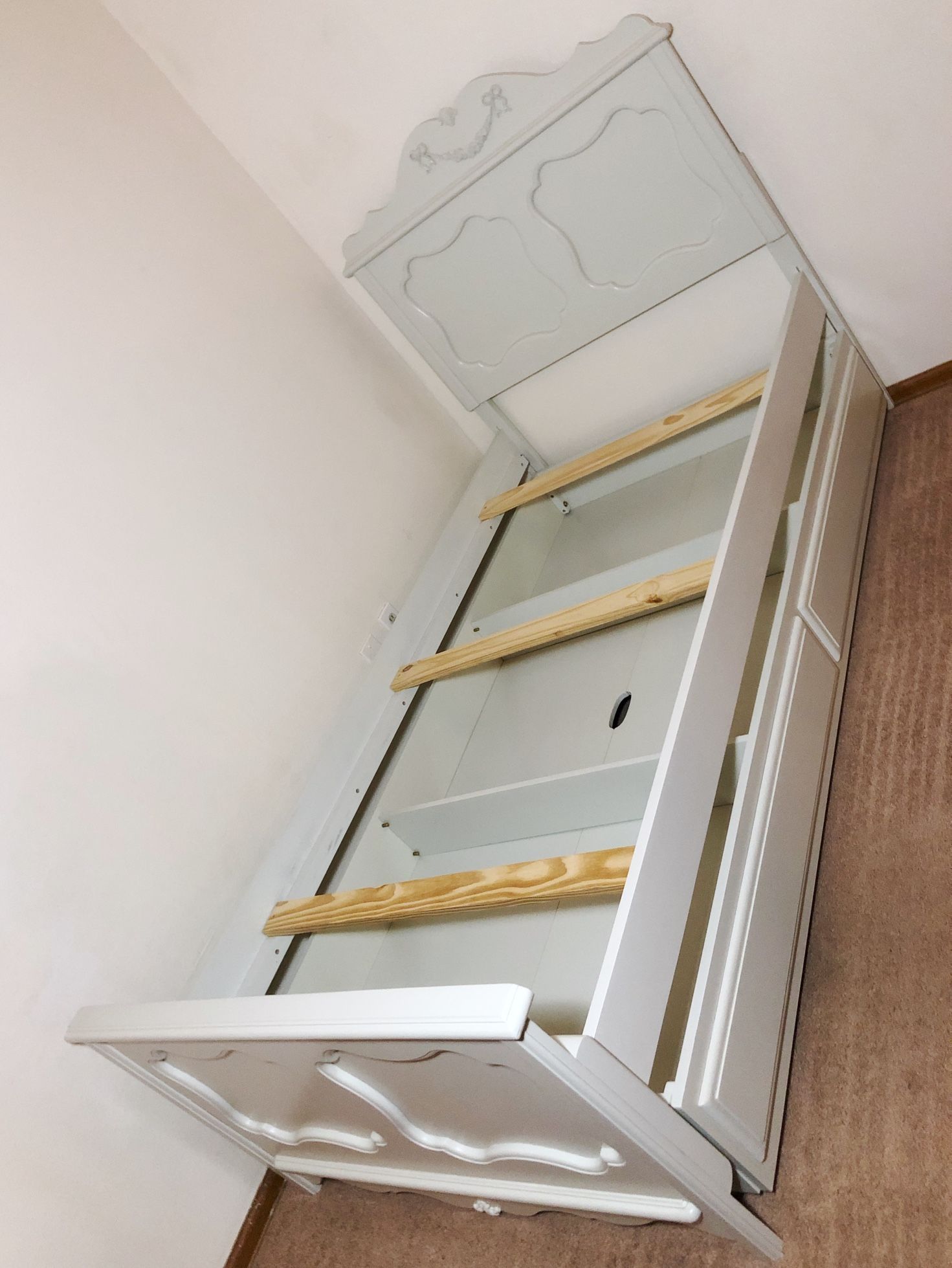 Brand New Lea Anna Rose Victorian White Solid Twin Bed with Storage Trundle