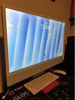 Apple Mac M4 for sale.