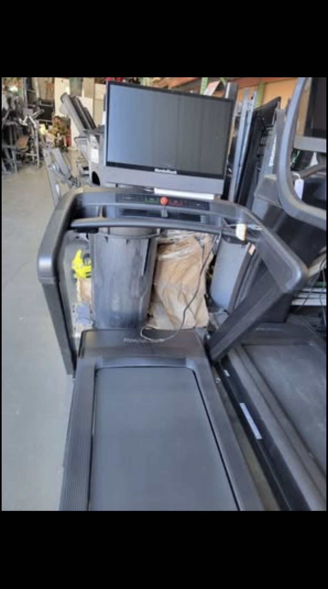 FULLERTON- 2025 model Nordictrack Commercial 2450 Treadmill - 24" wide screen - 1600$