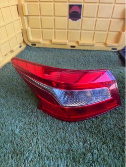 2017 Nissan Sentra left/Driver Side Tail Light part