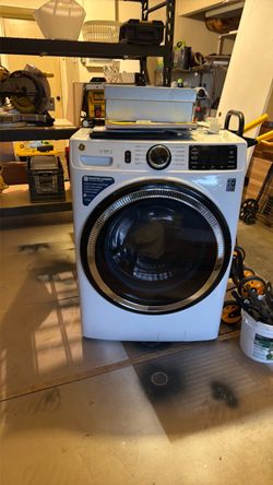 UltraFresh Vent System Stackable Large ( 4.8-cu ft ) Front Load Washer ( White ) GE