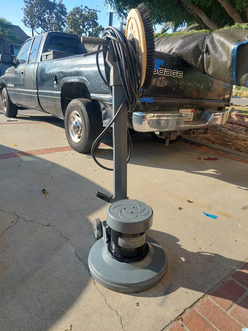 ADVANCE SCRUBBING FLOOR MACHINE PERFECT CONDITION FOR SALE 95.00 325.00