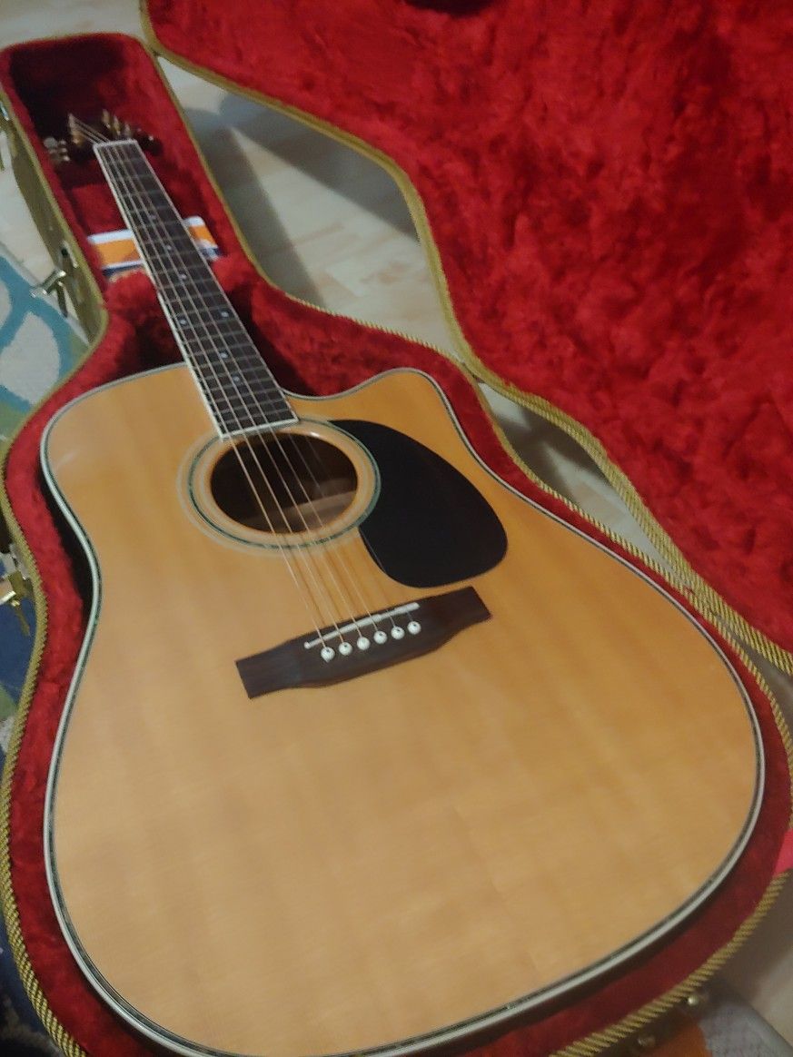 Takamine Eg334SC Electric Acoustic W Case
