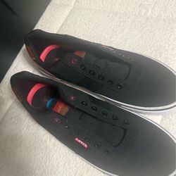 SIZE 10 LEVIS SHOES